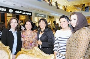 درولا دشتي والفنانة سعاد عبدالله وصفاء الهاشم والمحامية ذكرى الرشيدي خلال الحفل