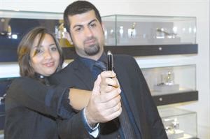 محمد شمس الدين واسيل الدريجة يعرضان القلم الجديد
﻿