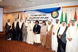 الشيخة نعيمة الاحمد والشيخة حياة الخليفة مع امناء سر اللجان الاولمبية الخليجية﻿