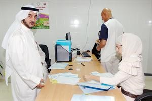 ديعقوب الكندري يتابع تسجيل المراجعين﻿