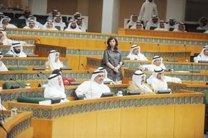 سمو رئيس الوزراء الشيخ ناصر المحمد وروضان الروضان ودمحمد البصيري اثناء الجلسة