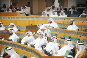 النواب يتابعون مواد قانون المراة