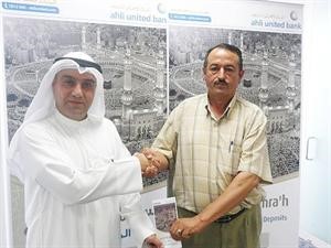 نايف الرفاعي يتسلم الجائزة من عامر نجم﻿