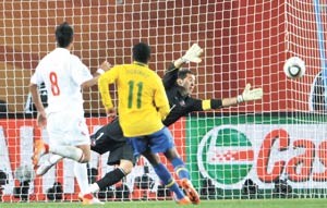 البرازيلي روبينيو تالق وابدع وامتع امام تشيلي وسجل هدفا رائعا	افپ