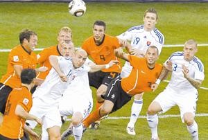 طواحين هولندا فازوا بصعوبة على محاربي سلوفاكيا في مباراة قوية			 	 	 	افپ
﻿