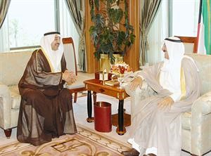صاحب السمو الامير الشيخ صباح الاحمد مستقبلا جاسم الخرافي﻿