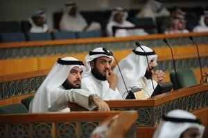 د جمعان الحربش وفلاح الصواغ ود وليد الطبطبائي اثناء الجلسة