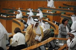 النائب الاول لرئيس الوزراء ووزير الدفاع الشيخ جابر المبارك في حديث باسم مع النواب