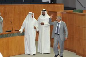 دهلال الساير ودمحمد العفاسي وحسين الحريتي اثناء دخولهم القاعة