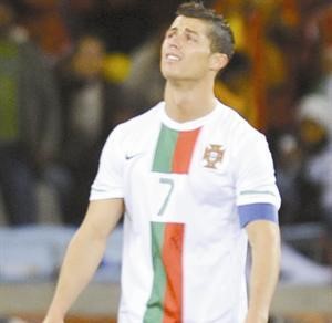 البرتغالي كريستيانو رونالدو خيب امال جماهيره واكتفى بهدف كوميدي