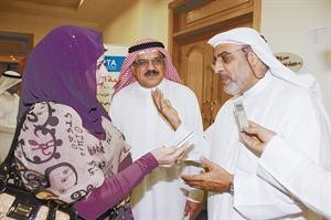 دعلي المهنا متحدثا الى الزميلة حنان عبدالمعبود
