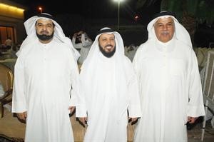 مبارك الوعلان ودضيف الله ابورمية مع محمد عبدالقادر الجاسم
