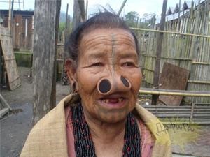 احدى سيدات قبيلة تعيش في التيبت﻿