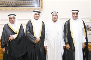 عبدالعزيز المشاري ومحمد المشاري والمعرس وعمه والد العروس ديوسف المضاحكة 
﻿