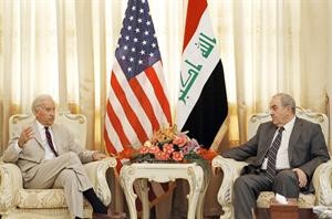 نائب الرئيس الاميركي جون بايدن خلال مباحثات مع رئيس الحكومة العراقي الاسبق اياد علاوي امس	 اپ﻿