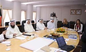 الخرافي اثناء شرح الشركة المتعهدة بتنفيذ المشروع﻿