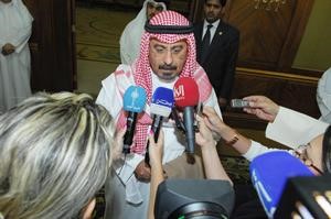 الشيخ دمحمد الصباح متحدثا للصحافيين محمد ماهر