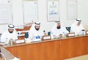 عدنان عبدالصمد ومحمد هايف ود وليد الطبطبائي وخالد العدوة خلال اجتماع اللجنة