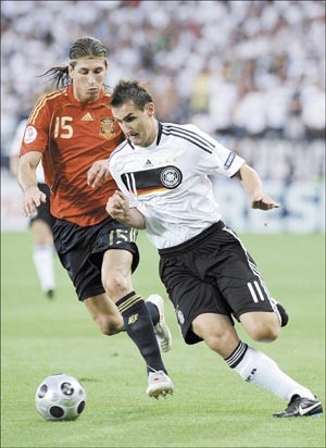 المواجهة الكبرى في نهائي يورو 2008 تتكرر في نصف نهائي المونديال بين العملاقين الالماني والاسباني 	اپ