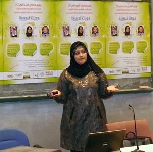 سمية الميمني متحدثة في لقاء النادي الصحفي﻿