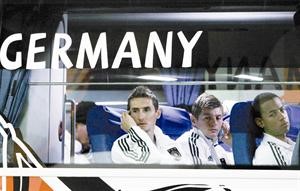 علامات الحسرة والندم تبدو على لاعبي المانيا طوني كروس وميروسلاف كلوزه ودينيس اوغو													اپ
﻿