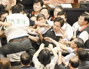 المواجهة بين الغريمين وسط معركة البرلمان التايوانية﻿