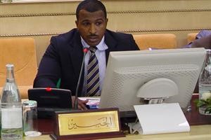 مقدم بحري طلال المونس خلال الاجتماع﻿