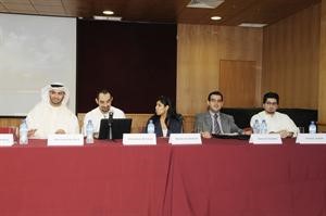 المشاركون في الحلقة النقاشية
