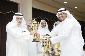 كاس الفوز لاحد المتسابقين