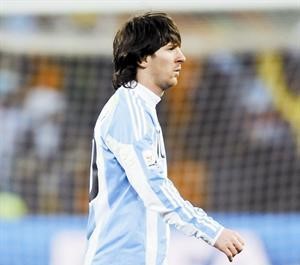 افضل لاعب في العالم 2009 الارجنتيني ليونيل ميسي ودع البطولة برباعية مذلة