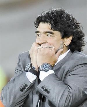 مدرب الارجنتين مارادونا فشل مع راقصي التانغو
