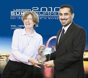 عماد المنيع يتسلم الجائزة في قمة لندن للصكوك
﻿