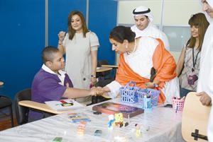 الشيخة شيخة العبدالله تطمئن على احوال المشاركين في نادي الاطفال﻿