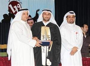 جانب من تكريم احد المتفوقين
