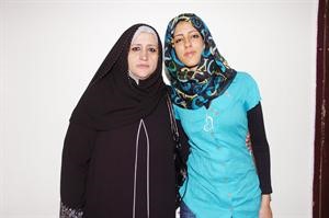 دانة قاهر مع والدتها﻿