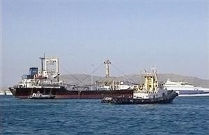 سفينة المساعدات الليبية امل خلال ابحارها في منطقة مجهولة﻿