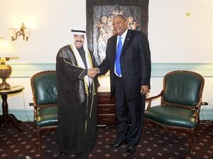 سمو رئيس الوزراء خلال لقائه نظيره دبالدوين سبنسر﻿