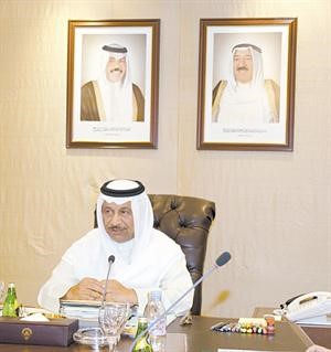الشيخ جابر المبارك مترئسا جلسة مجلس الوزراء امس 