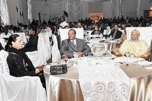 الشيخة امثال الاحمد لدى حضورها حفل عيد ميلاد ابنة ملك سوازيلاند
