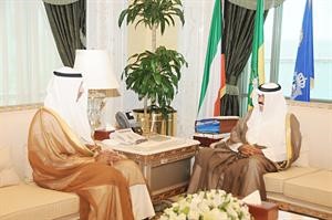 سمو ولي العهد الشيخ نواف الاحمد مستقبلا السفير مجدي الظفيري
