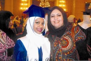 مريم سعد الشمري مع خالتها خالدة العربيد
﻿