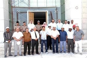 اللواء عيد ابو صليب متوسطا فريق عمل الاشغال المكلف بمتابعة مشروع مبنى وزارة الداخلية الجديد﻿