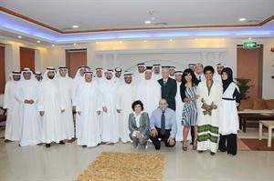 صورة جماعية للمكرمين واعضاء هيئة التدريس مع عميد كلية التربية الاساسية دعبدالله المهنا﻿
