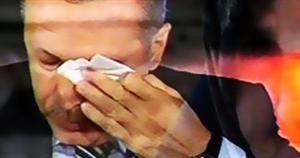 اردوغان يمسح دموعه﻿