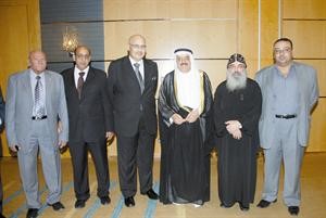 محمد الكندري متوسطا الانبا بيجول والمستشار العمالي محمد سعد والزميل اسامة دياب
