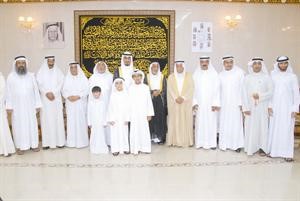 لقطة تذكارية للمعرس مع الاهل﻿