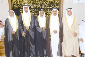 يوسف الشاهين يقدم التهاني﻿