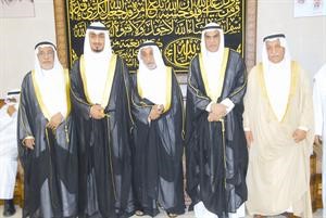 المعرس متوسطا والده عبداللطيف المسباح ومسباح الناصر واحمد السعدونوعمه سلطان المسباح﻿