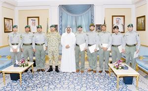 الشيخ مشعل الاحمد متوسطا متميزي الحرس الوطني﻿