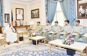 الشيخ مشعل الاحمد متحدثا الى متميزي وحدات الحرس الوطني﻿